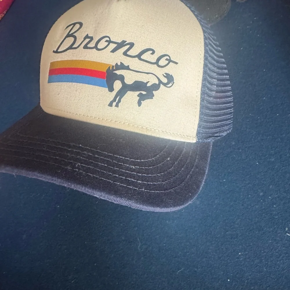 Ford navy&Cream Trucker Hat⭐️excellent condition⭐️ unisex⭐️adjustable⭐️like NEW